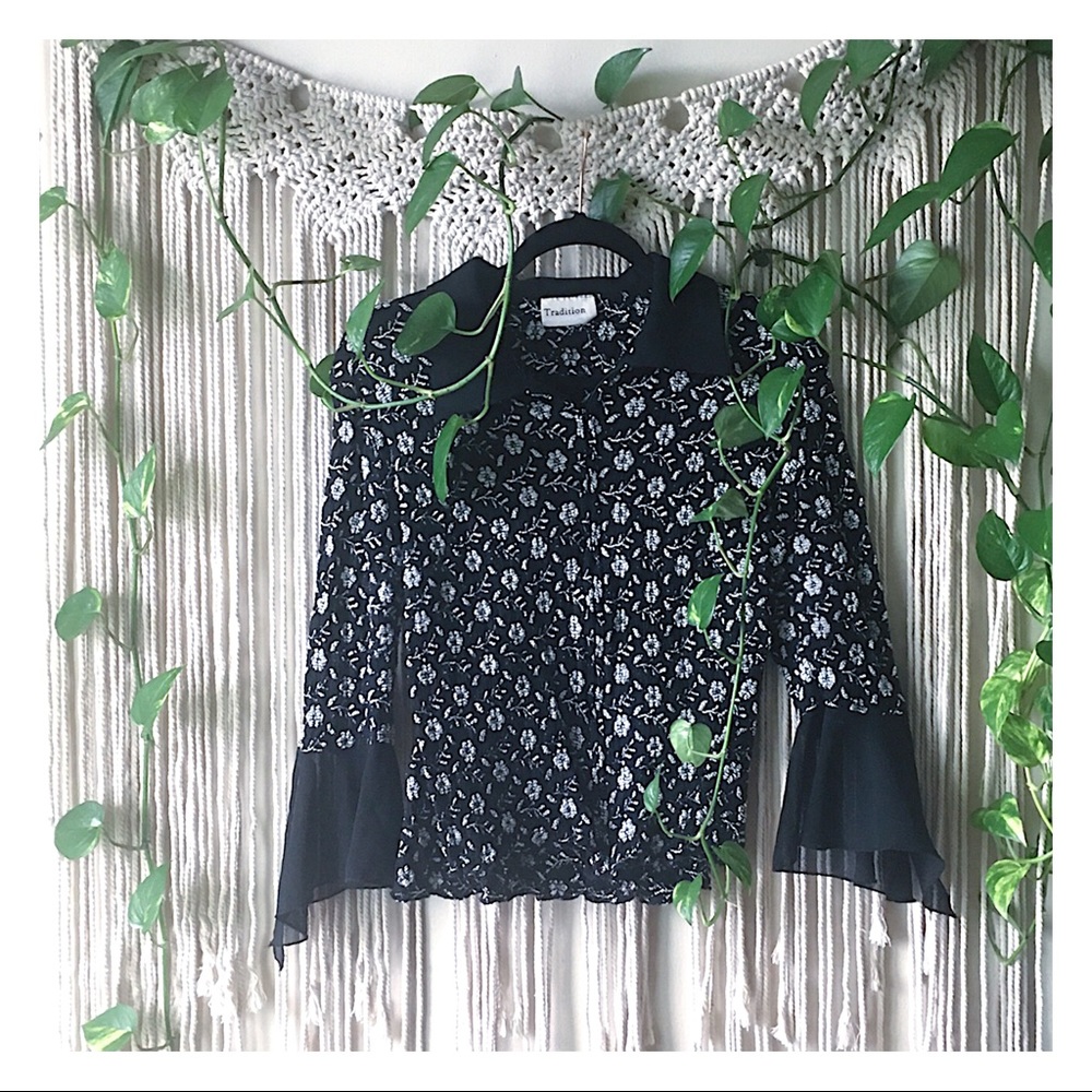 Vintage Tradition Black & White Floral Boho Blouse
